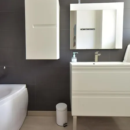 Serrendy Designer's 15-minute Walk To The Palais & Beaches! * Cannes