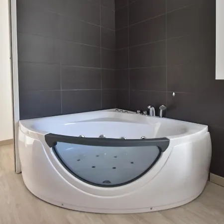 Serrendy Designer's 15-minute Walk To The Palais & Beaches! * Cannes